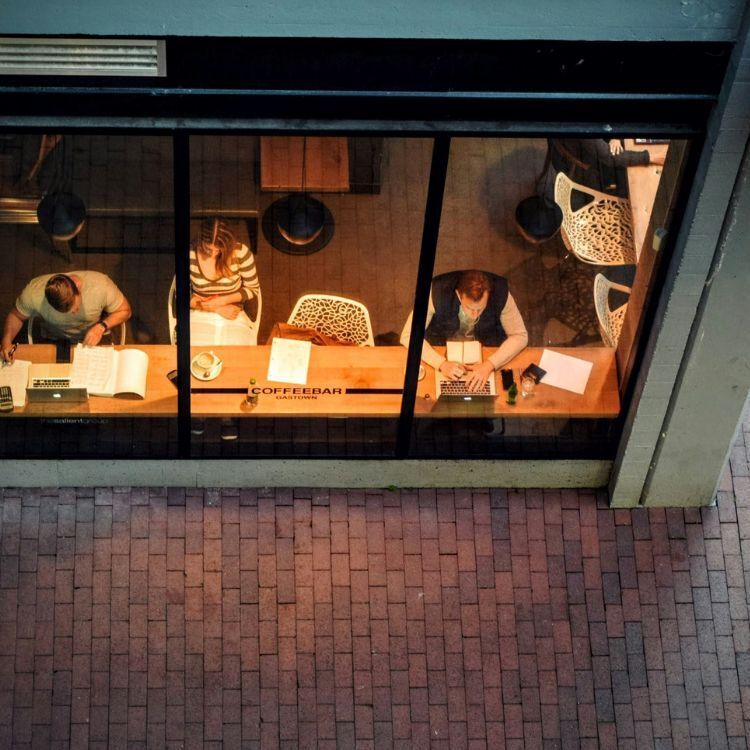 5 Inspiring Examples of Leaders Using Stories to Drive Success